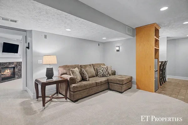 $480,000 | 6213 Sheldon Drive, Hudsonville, MI 49426