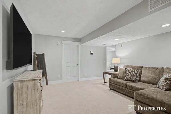 $480,000 | 6213 Sheldon Drive, Hudsonville, MI 49426