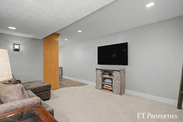 $480,000 | 6213 Sheldon Drive, Hudsonville, MI 49426