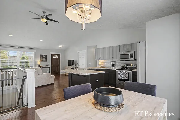 $480,000 | 6213 Sheldon Drive, Hudsonville, MI 49426