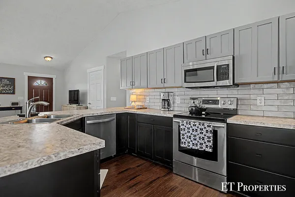$480,000 | 6213 Sheldon Drive, Hudsonville, MI 49426