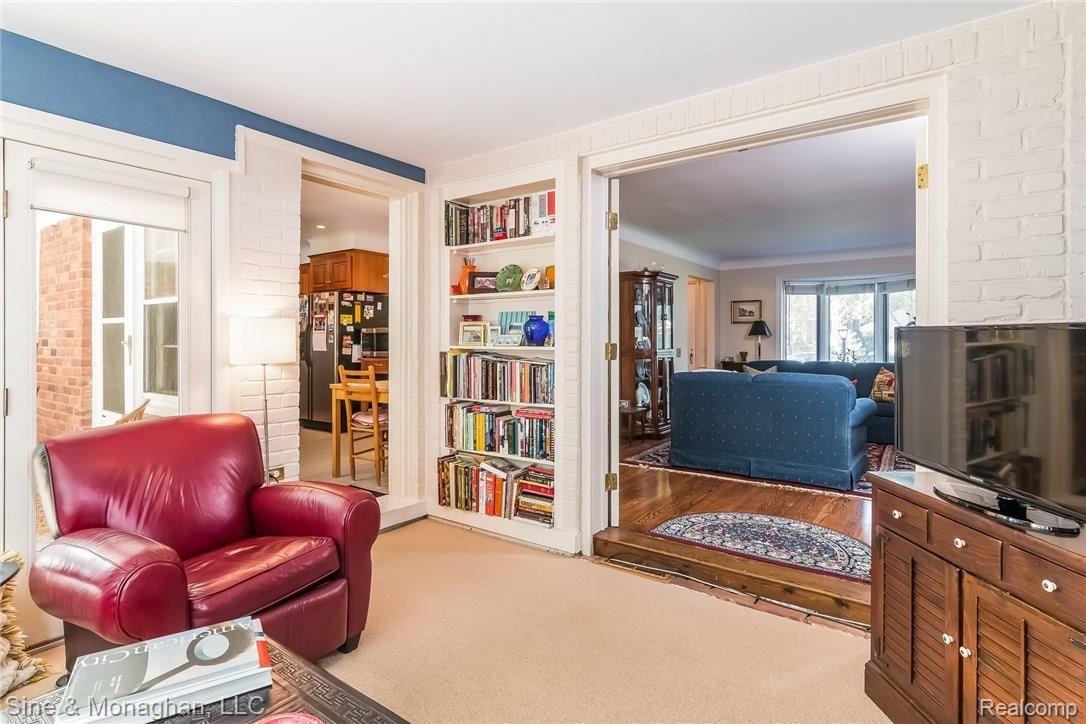 1012 Harvard Road Grosse Pointe, MI 48230 - Photo 16 of 35 016-Family_Room-3156251-medium.jpg