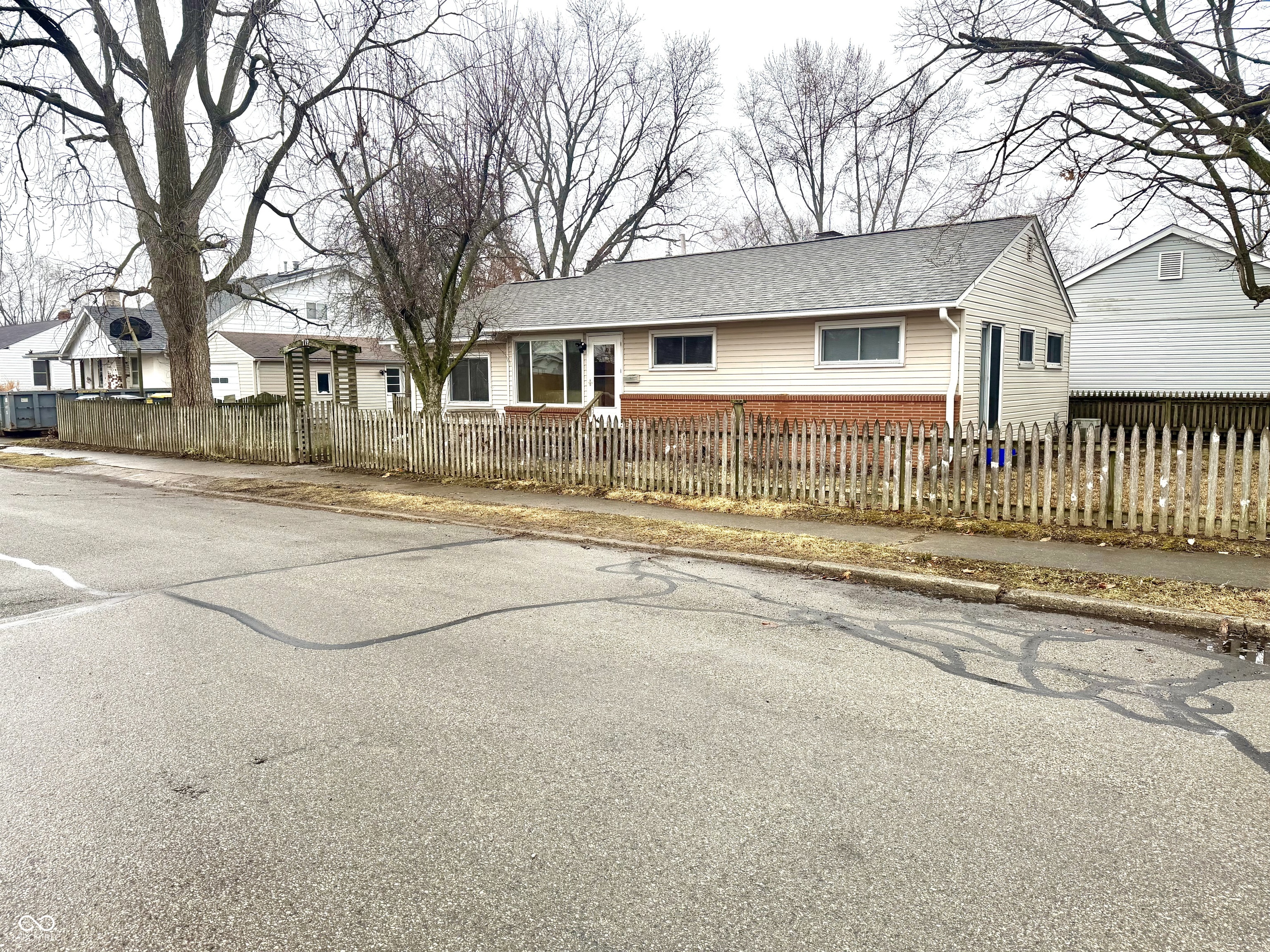 719 West 34th Street Anderson, IN 46013 - Photo 2 of 21