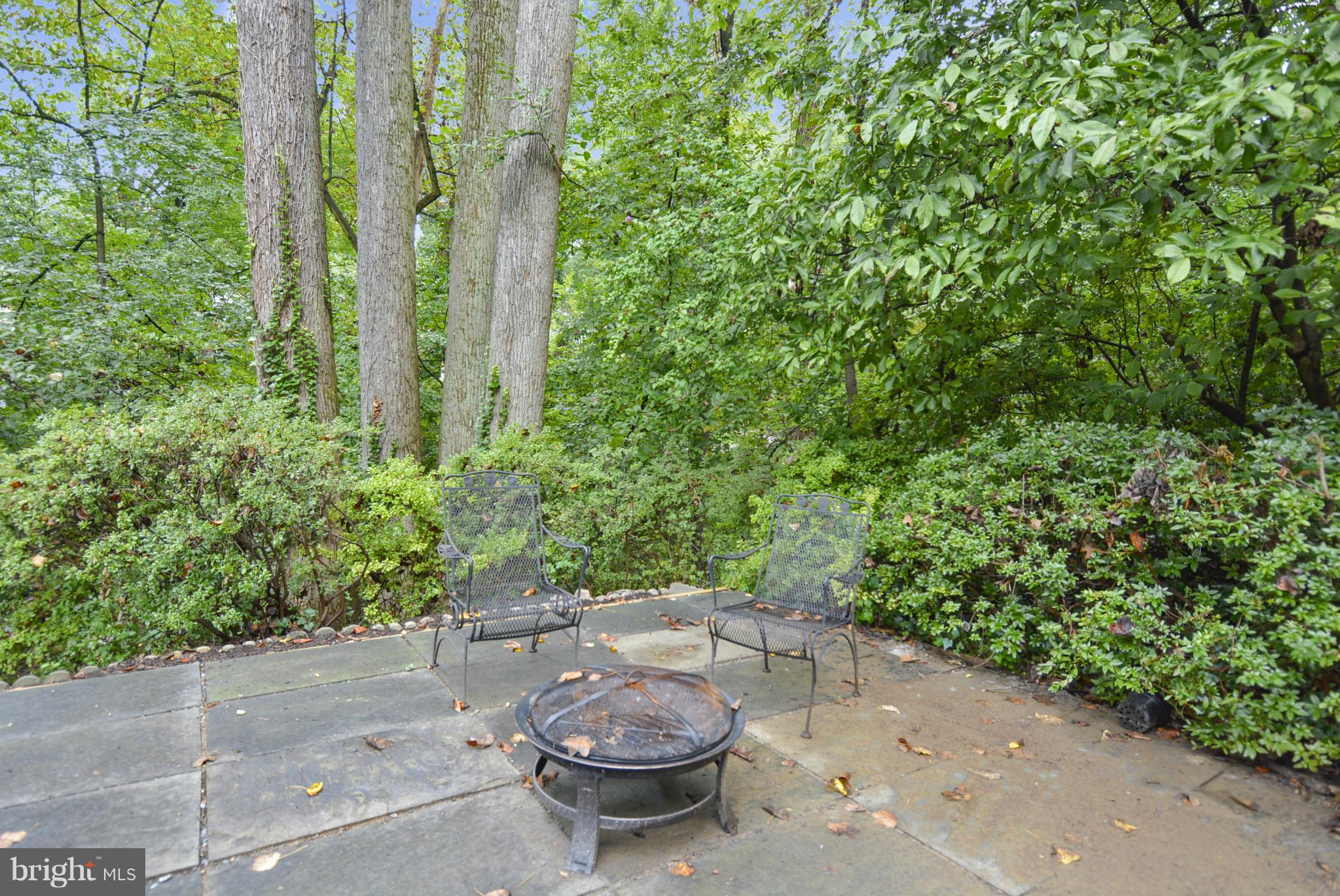21 Parkside Road Silver Spring, MD 20910 - Photo 22 of 29 a view of a backyard with table and chairs and potted plants