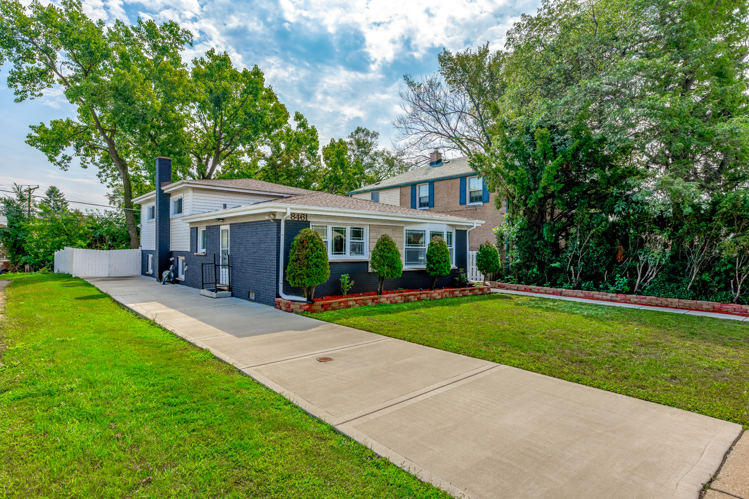 a view of a house with a yard