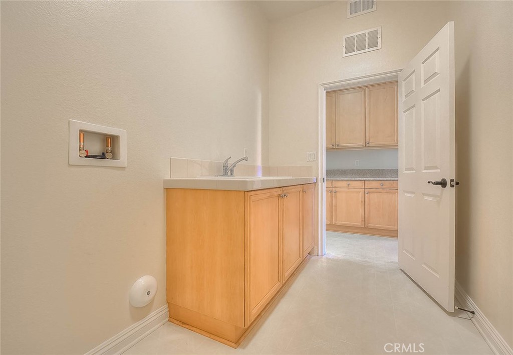 16861 Ridge Cliff Drive Riverside, CA 92503 - Photo 46 of 75 Laundry Room