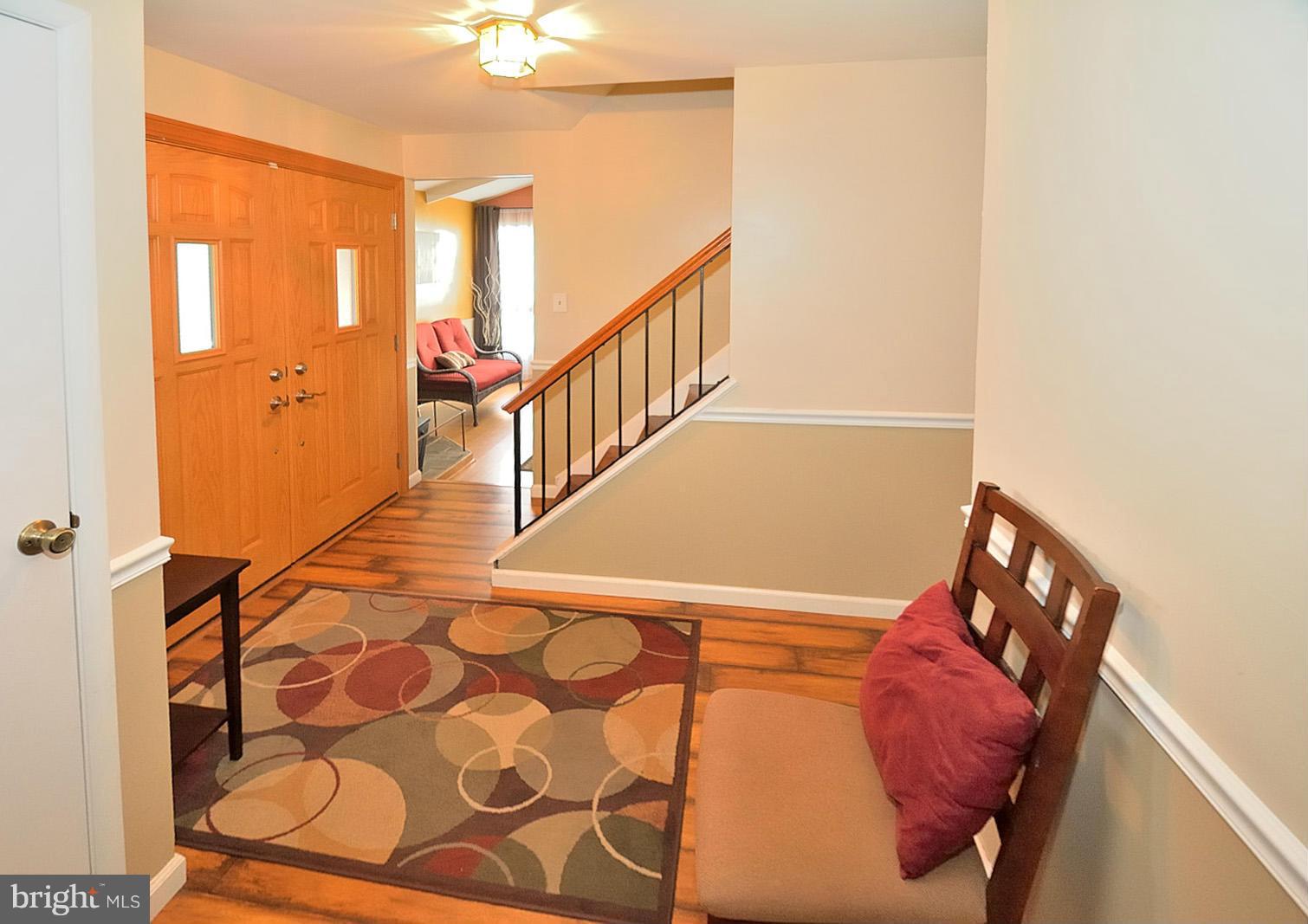 11563 Embers Court Reston, VA 20191 - Photo 2 of 28 Foyer