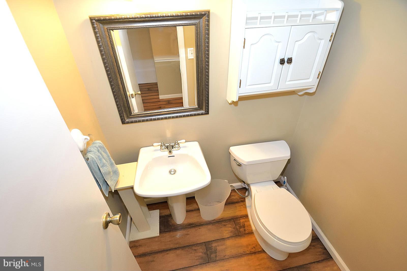 11563 Embers Court Reston, VA 20191 - Photo 11 of 28 Powder room