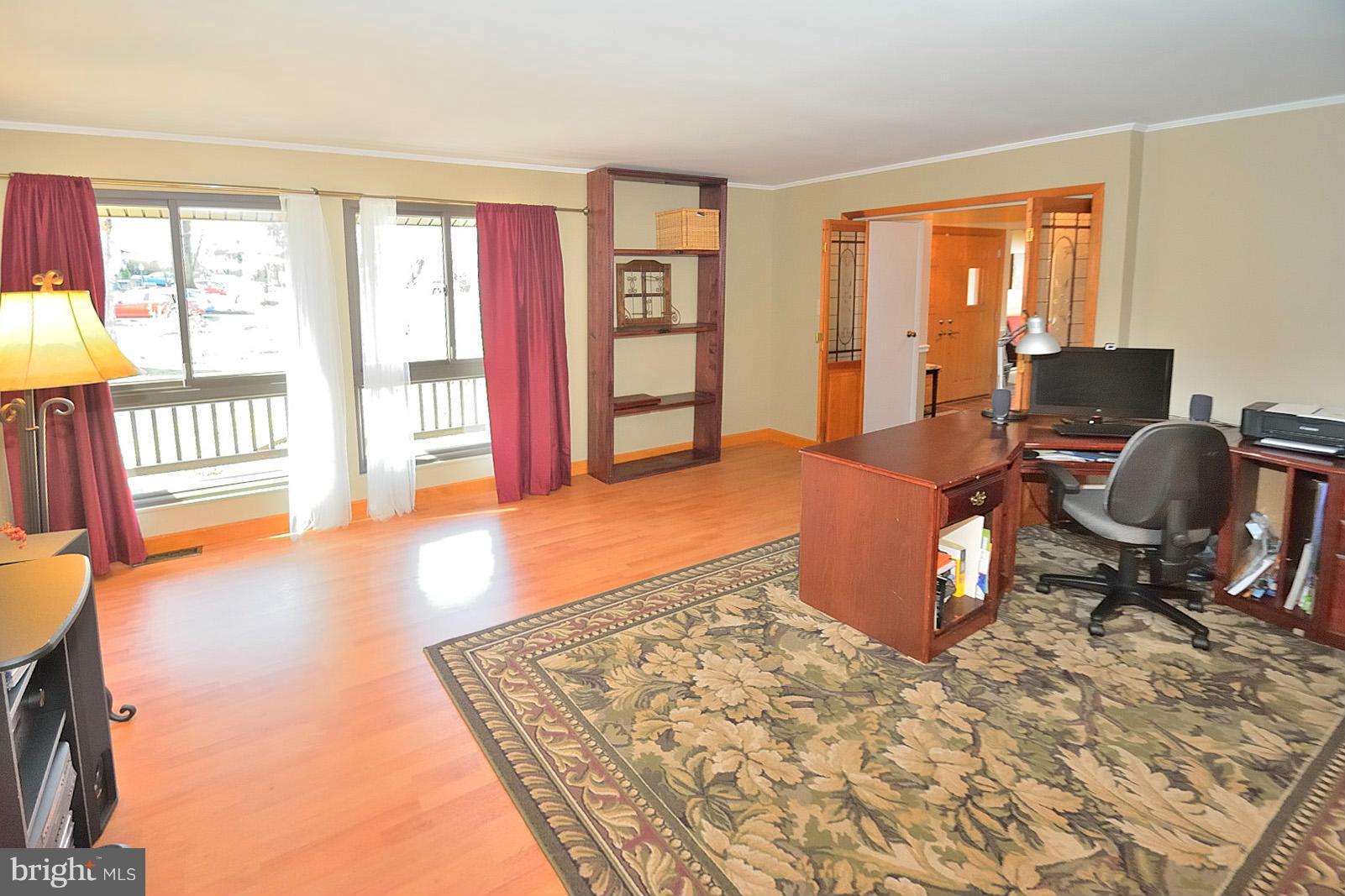 11563 Embers Court Reston, VA 20191 - Photo 14 of 28 Living Room