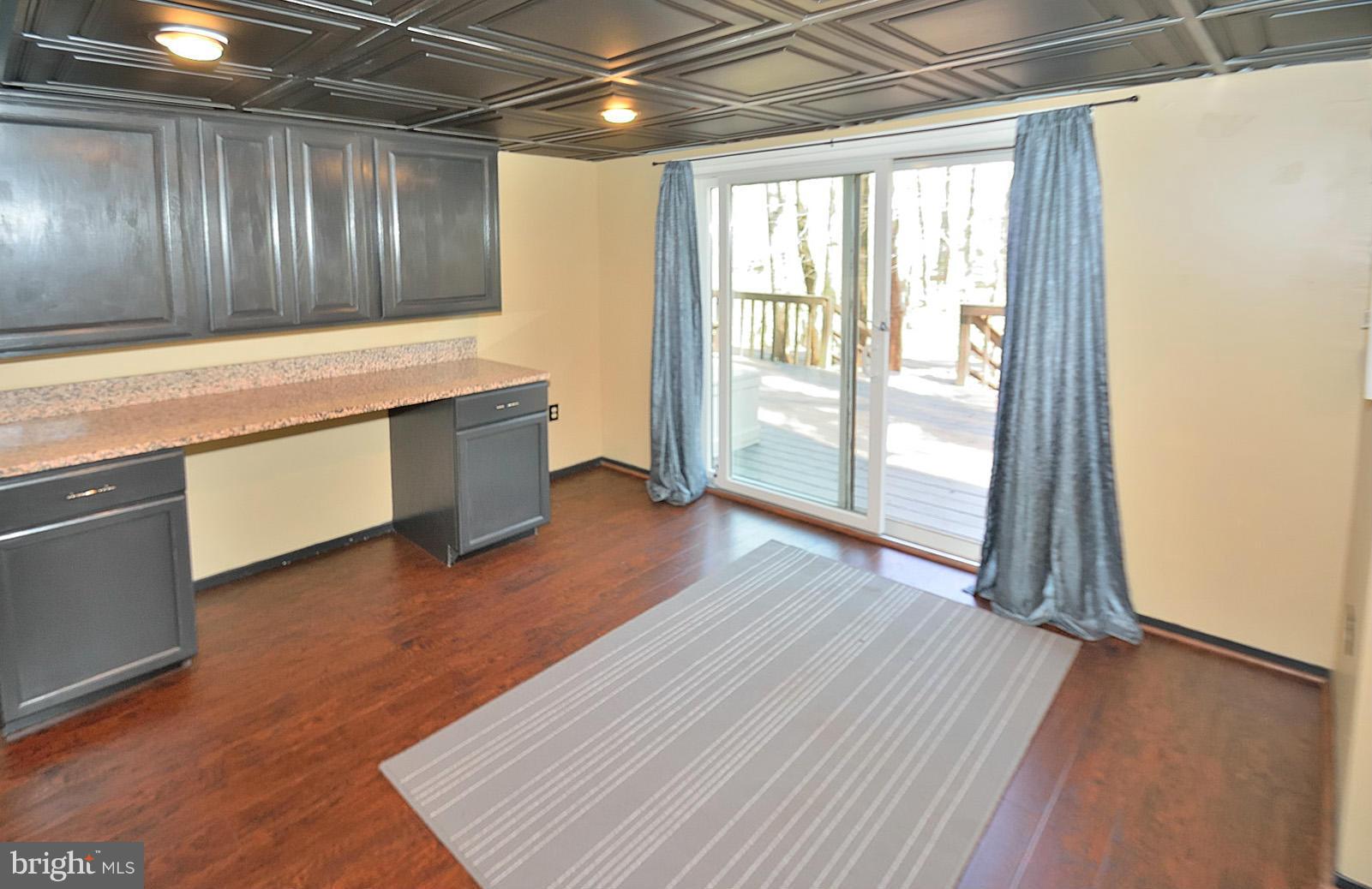 11563 Embers Court Reston, VA 20191 - Photo 24 of 28 Game room/dry bar