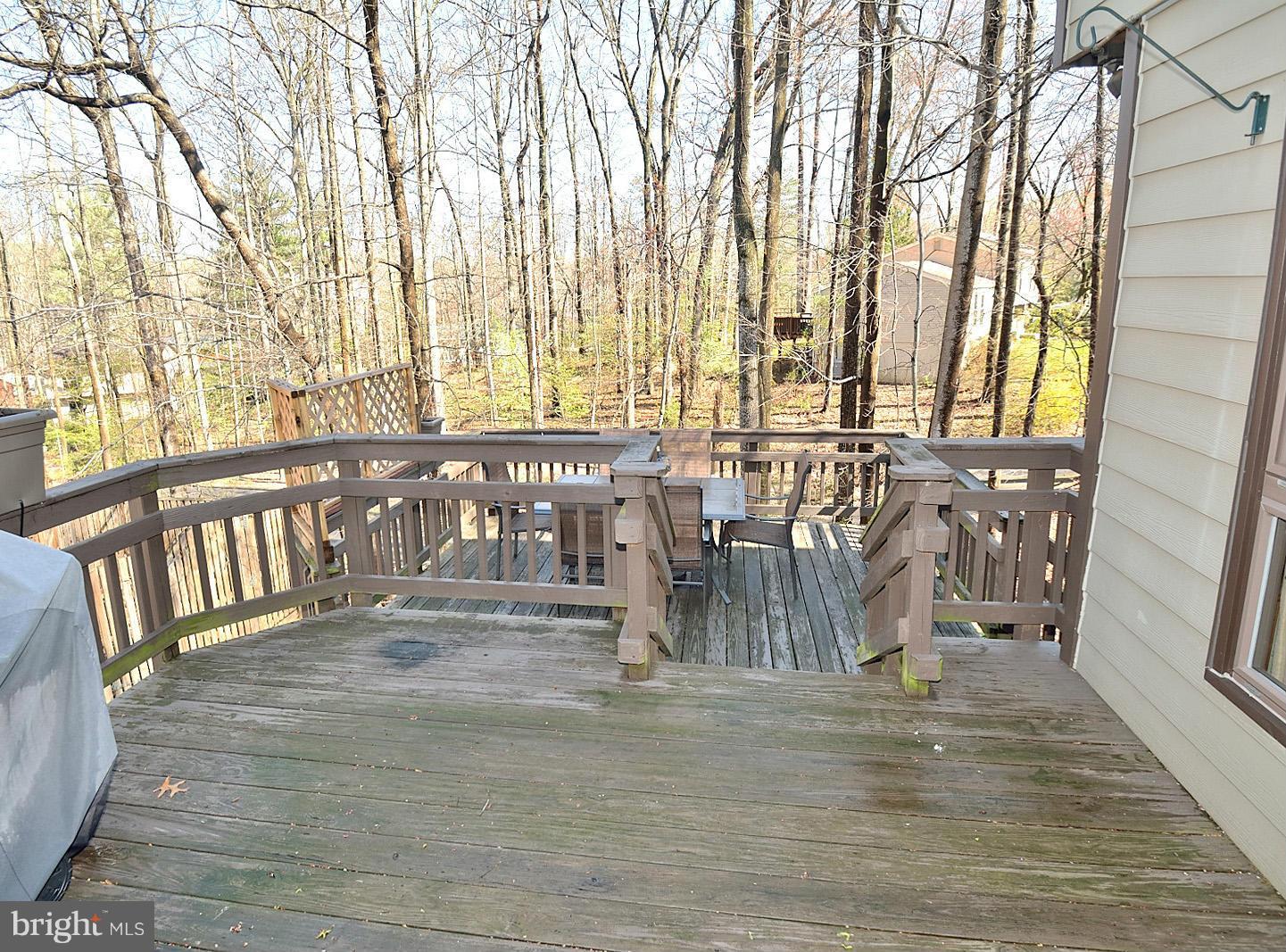 11563 Embers Court Reston, VA 20191 - Photo 25 of 28 Main level deck