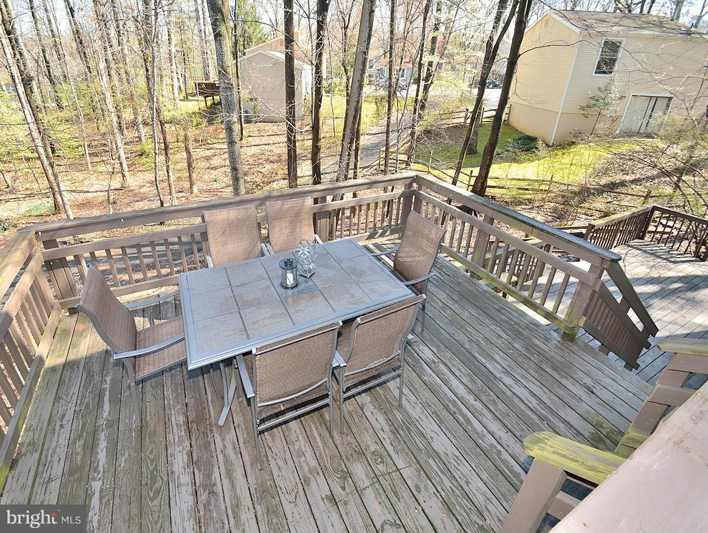 11563 Embers Court Reston, VA 20191 - Photo 26 of 28 Middle tier of deck