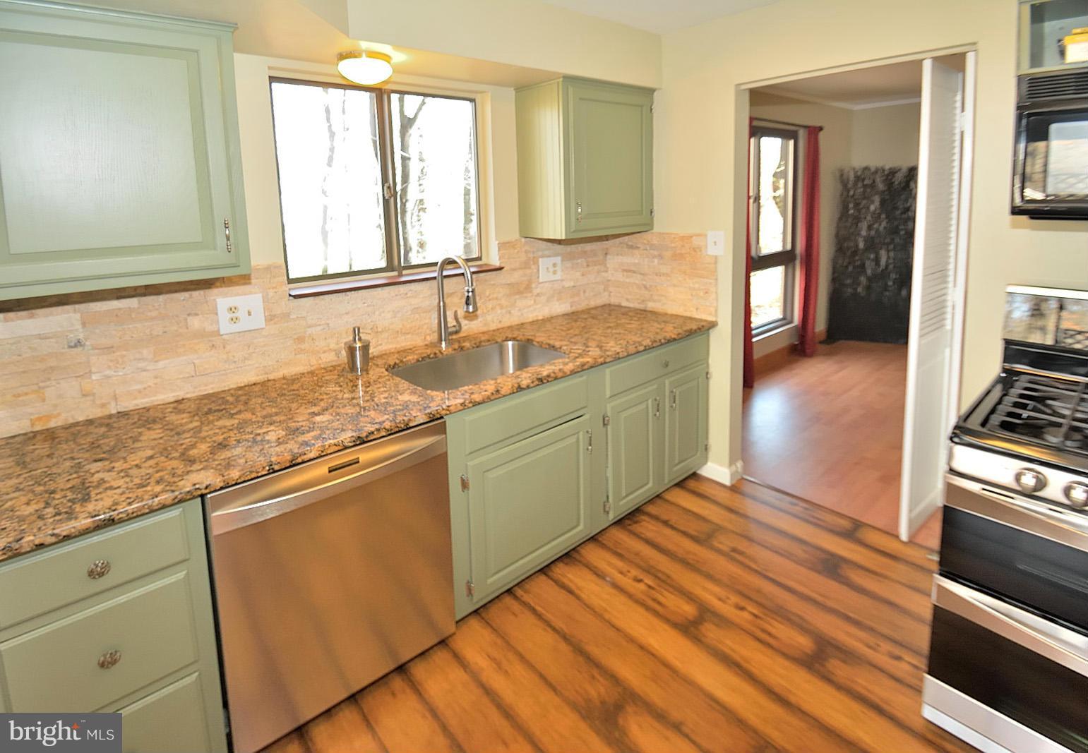 11563 Embers Court Reston, VA 20191 - Photo 4 of 28 Kitchen 2nd view