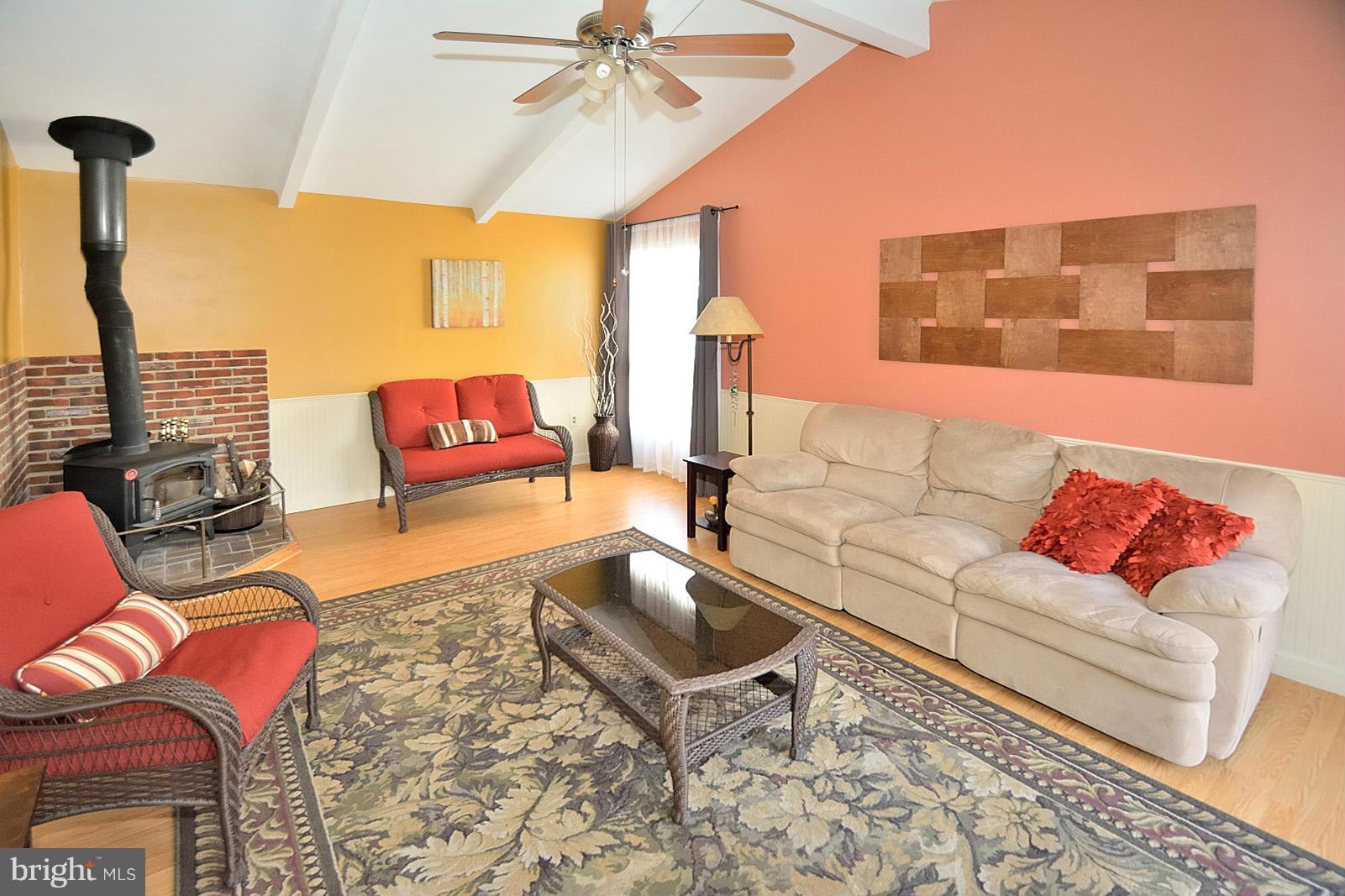 11563 Embers Court Reston, VA 20191 - Photo 8 of 28 Family Room