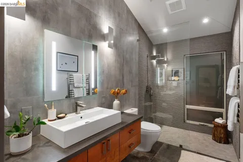 $2,290,000 | 12131 Skyline Boulevard, Oakland, CA 94619