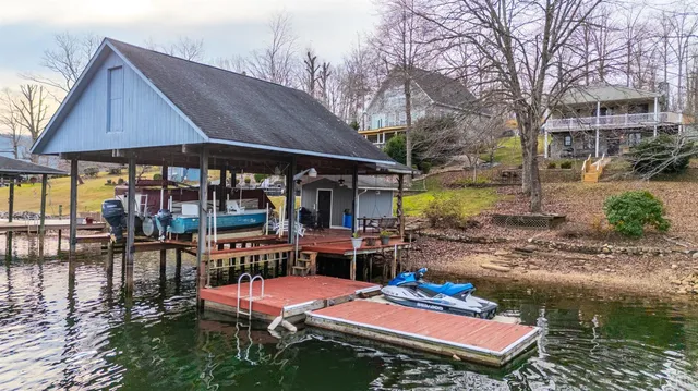 a view of a livingroom with furniture and windows