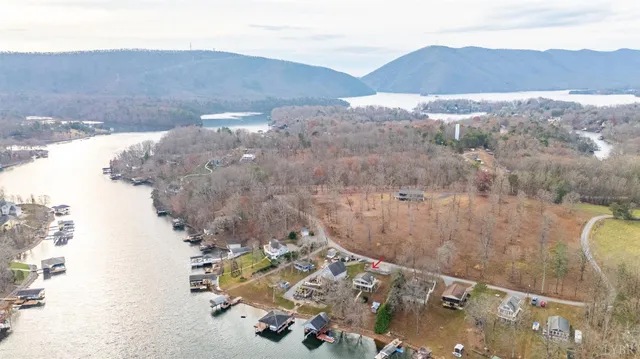 $799,900 | 1392 Hermitage Circle, Huddleston, VA 24104