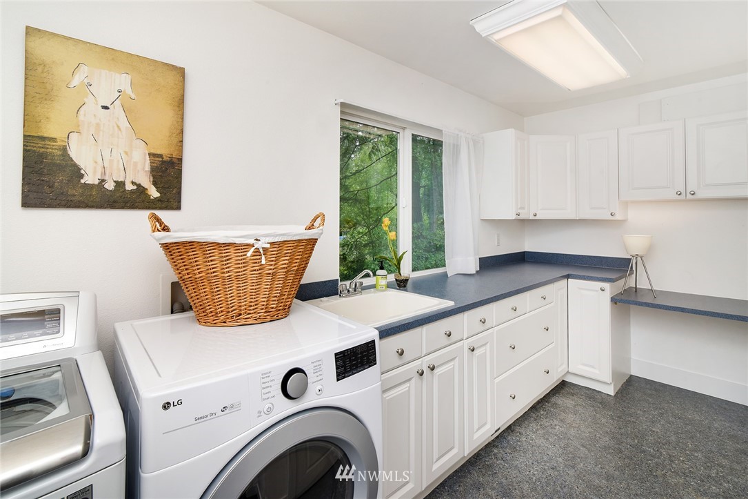 8615 Springridge Road Northeast Bainbridge Island, WA 98110 - Photo 11 of 28
