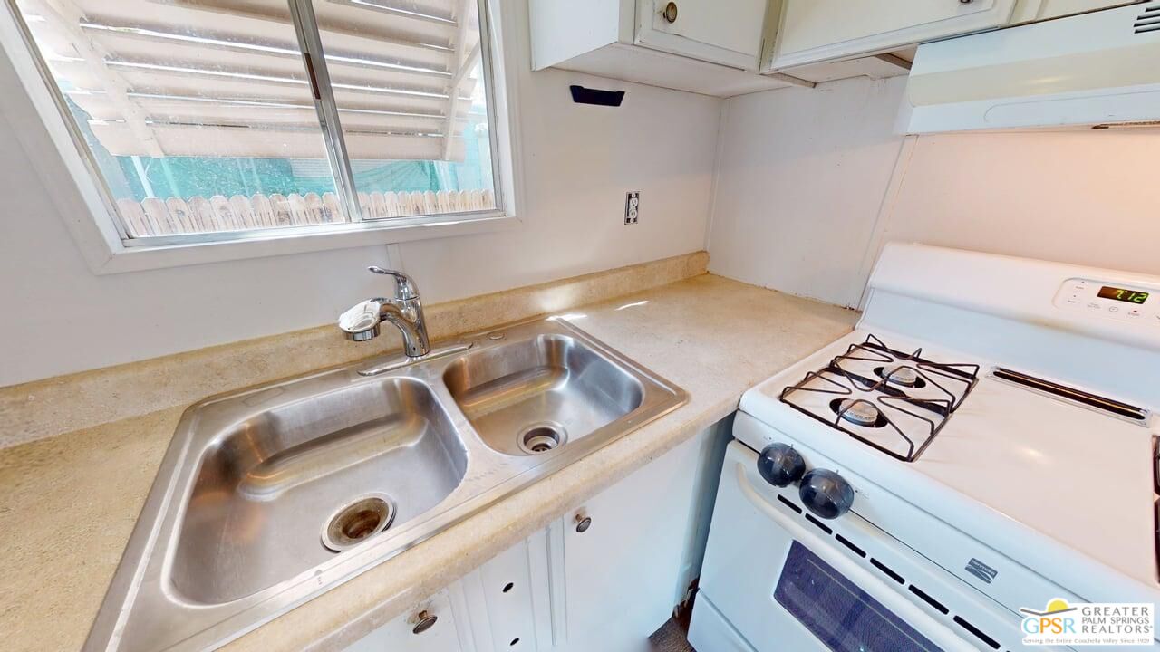 18555 Roberts Road, Unit 8 Desert Hot Springs, CA 92241 - Photo 10 of 52 Gallery Image 10