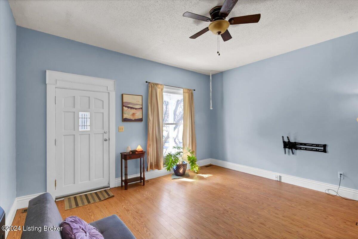1203 Rammers Avenue Louisville, KY 40204 - Photo 6 of 36 09-1203 Rammers Ave-109