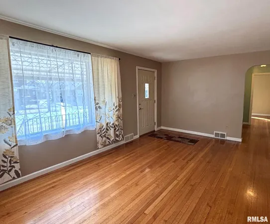$125,900 | 845 East Losey Street, Galesburg, IL 61401