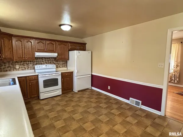 $125,900 | 845 East Losey Street, Galesburg, IL 61401