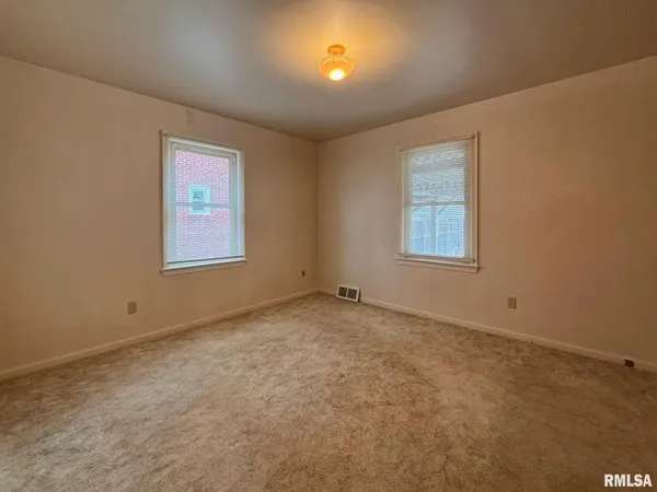 $125,900 | 845 East Losey Street, Galesburg, IL 61401