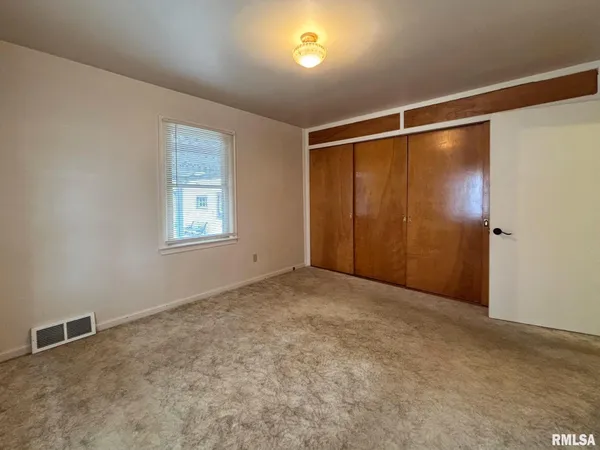 $125,900 | 845 East Losey Street, Galesburg, IL 61401
