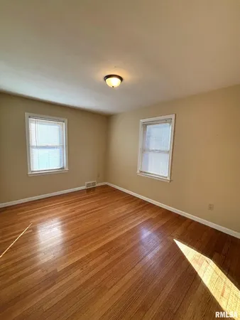 $125,900 | 845 East Losey Street, Galesburg, IL 61401