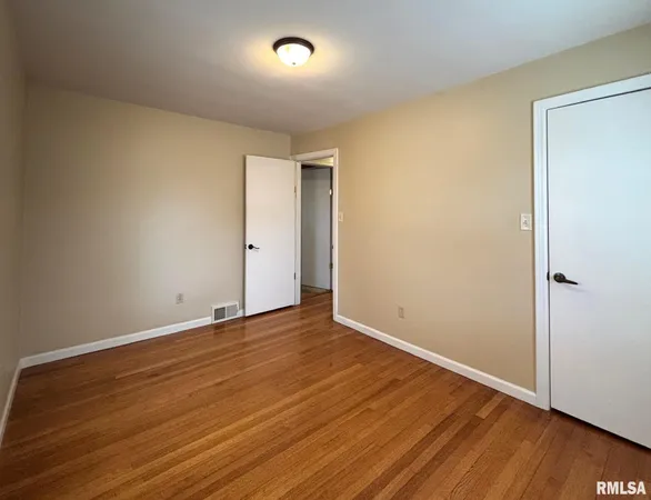 $125,900 | 845 East Losey Street, Galesburg, IL 61401