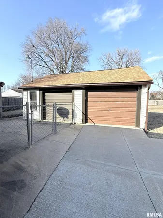 $125,900 | 845 East Losey Street, Galesburg, IL 61401