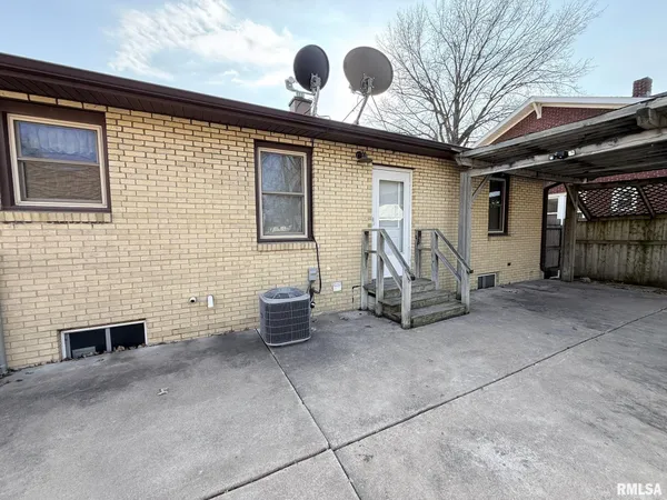 $125,900 | 845 East Losey Street, Galesburg, IL 61401