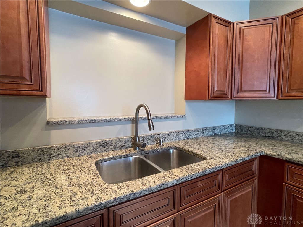 5270 Marshall Road Centerville, OH 45429 - Photo 7 of 28