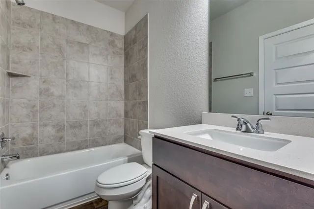 $1,750 | 187 Tillage Road, Elgin, TX 78621