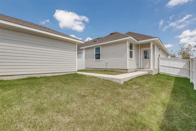 $1,750 | 187 Tillage Road, Elgin, TX 78621