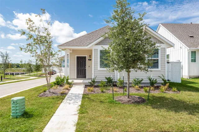 $1,750 | 187 Tillage Road, Elgin, TX 78621