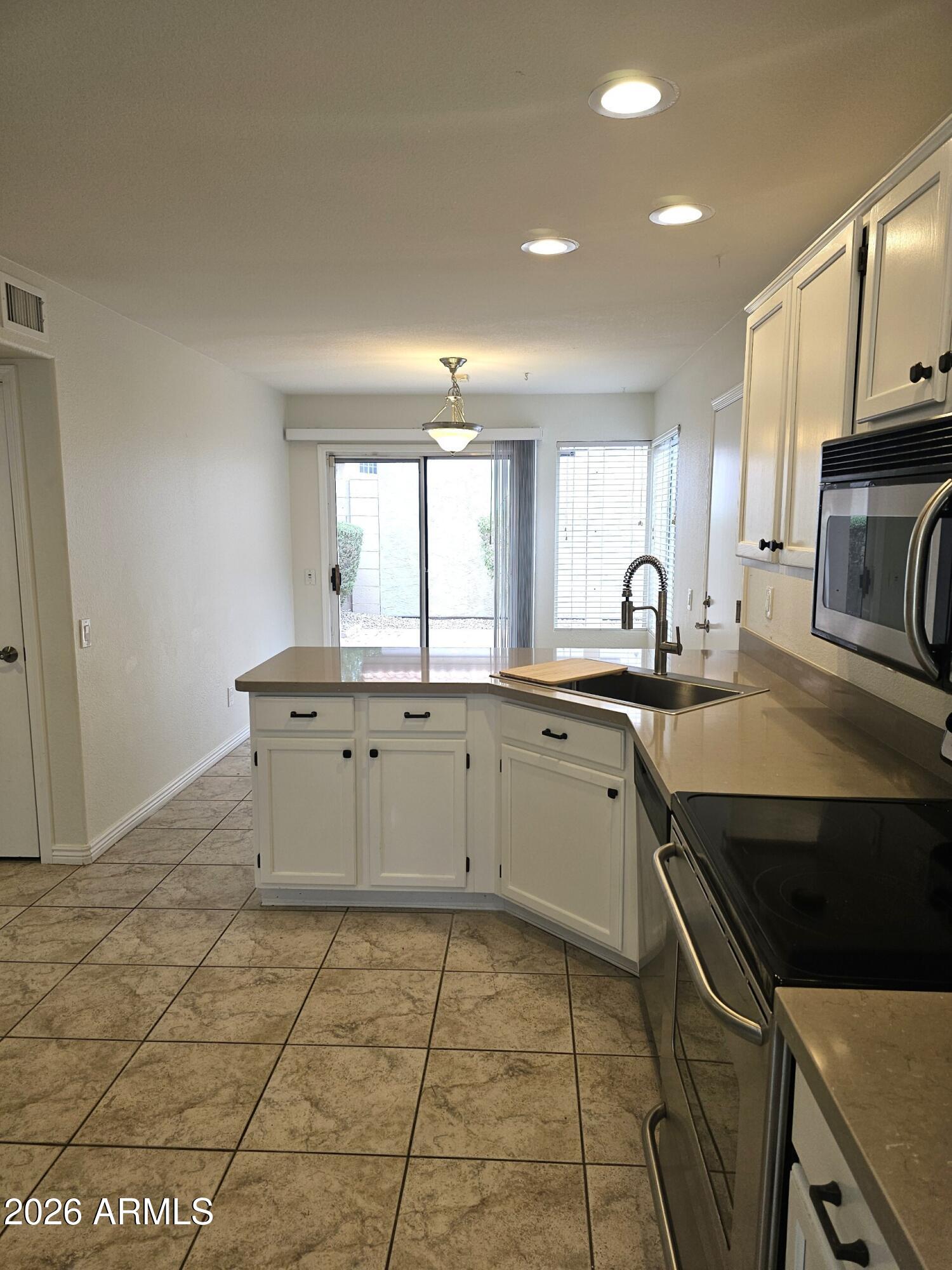 13645 South 38th Place Phoenix, AZ 85044 - Photo 11 of 35 New Granite Counters