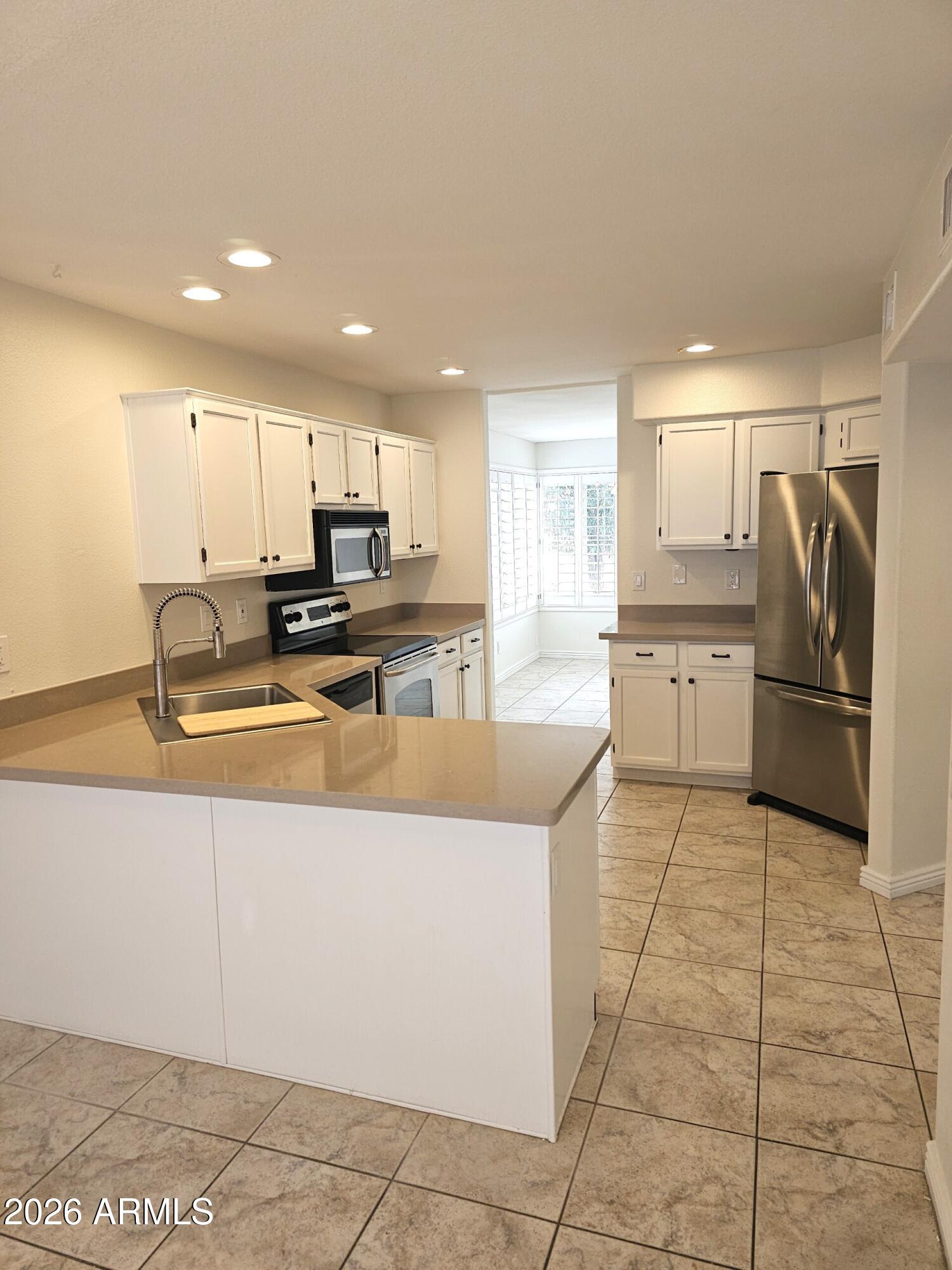 13645 South 38th Place Phoenix, AZ 85044 - Photo 10 of 35 Kitchen