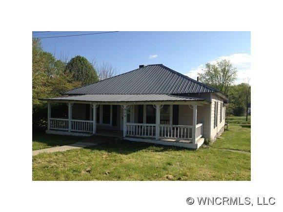 979 Ecusta Road Brevard, NC 28712 - Photo 1 of 8 Gallery Image 1
