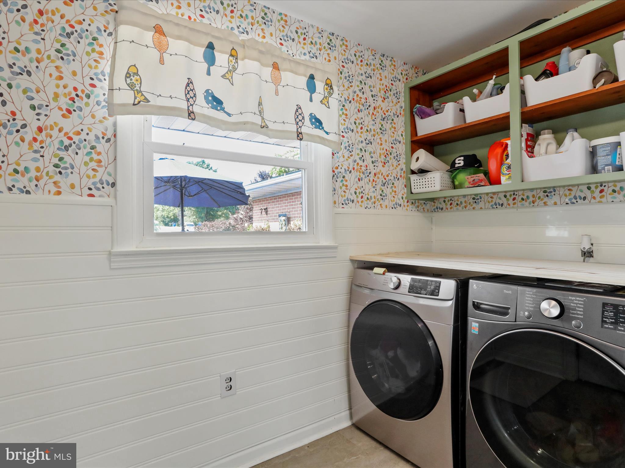 26 Kensington Drive Chambersburg, PA 17201 - Photo 20 of 44 a utility room with dryer and washer