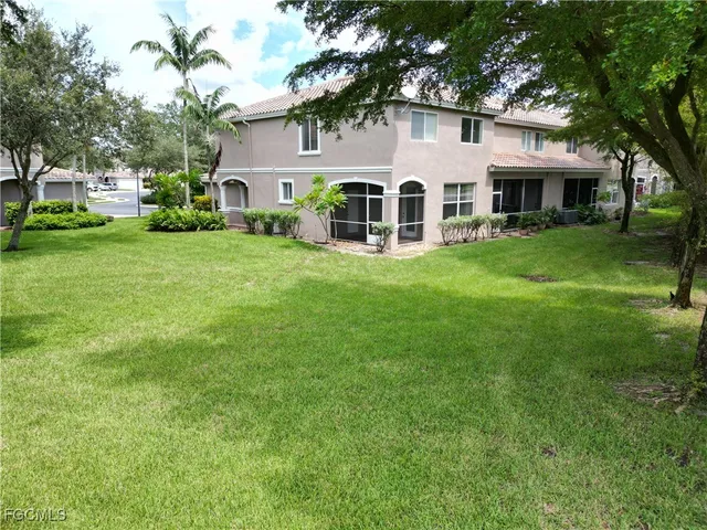 a view of a house with a yard