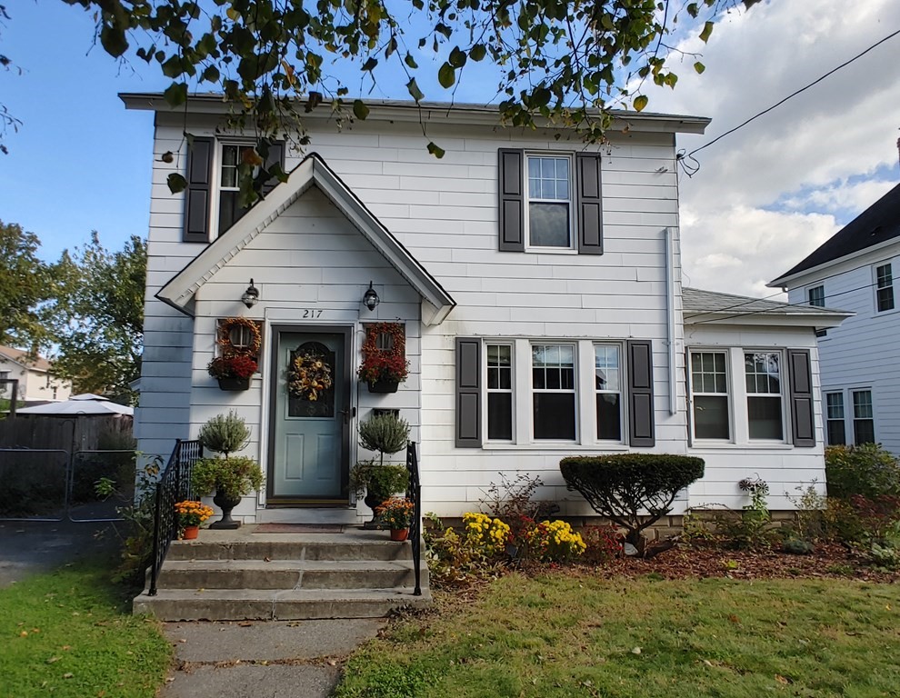 217 Osborne Terrace Springfield, MA 01104 - Photo 2 of 26 Gallery Image 2
