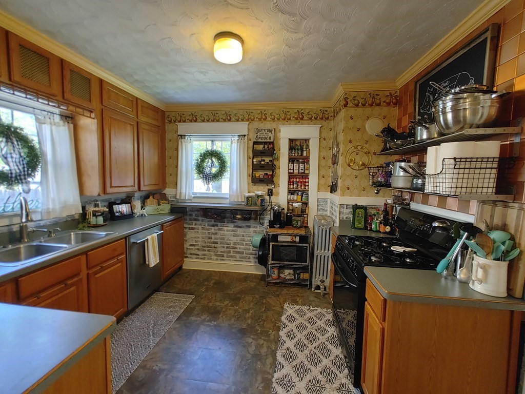 217 Osborne Terrace Springfield, MA 01104 - Photo 4 of 26 Gallery Image 4
