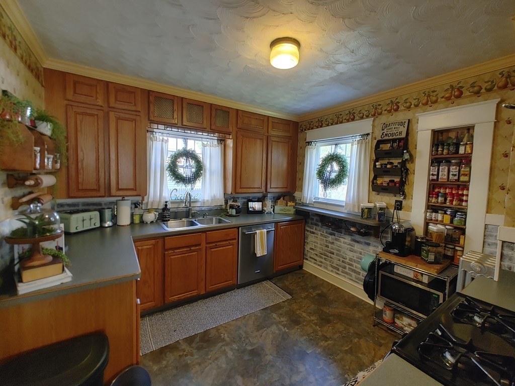 217 Osborne Terrace Springfield, MA 01104 - Photo 5 of 26 Gallery Image 5