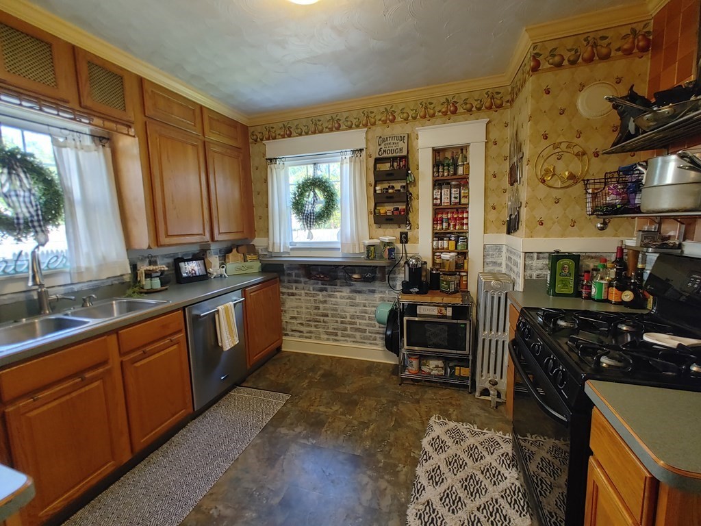 217 Osborne Terrace Springfield, MA 01104 - Photo 8 of 26 Gallery Image 8