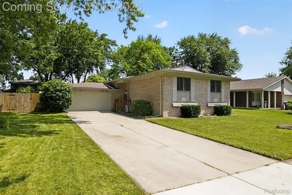 $329,900 | 44100 Somerset Square, Canton, MI 48187