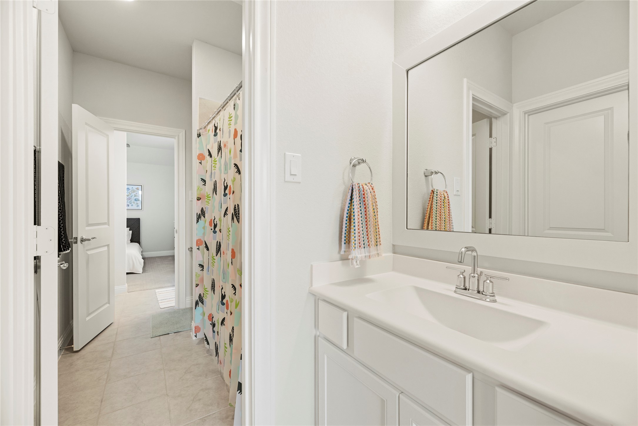10702 Port Harrison Road Cypress, TX 77433 - Photo 30 of 45 Jack and Jill styled bathroom that services two bedrooms upstairs.