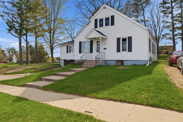 $199,000 | 1003 North Main Street, Marion, WI 54950