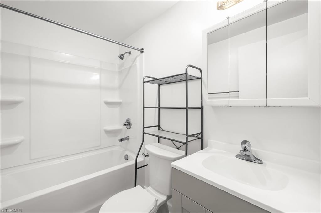 910 Charlotte Avenue High Point, NC 27262 - Photo 15 of 24