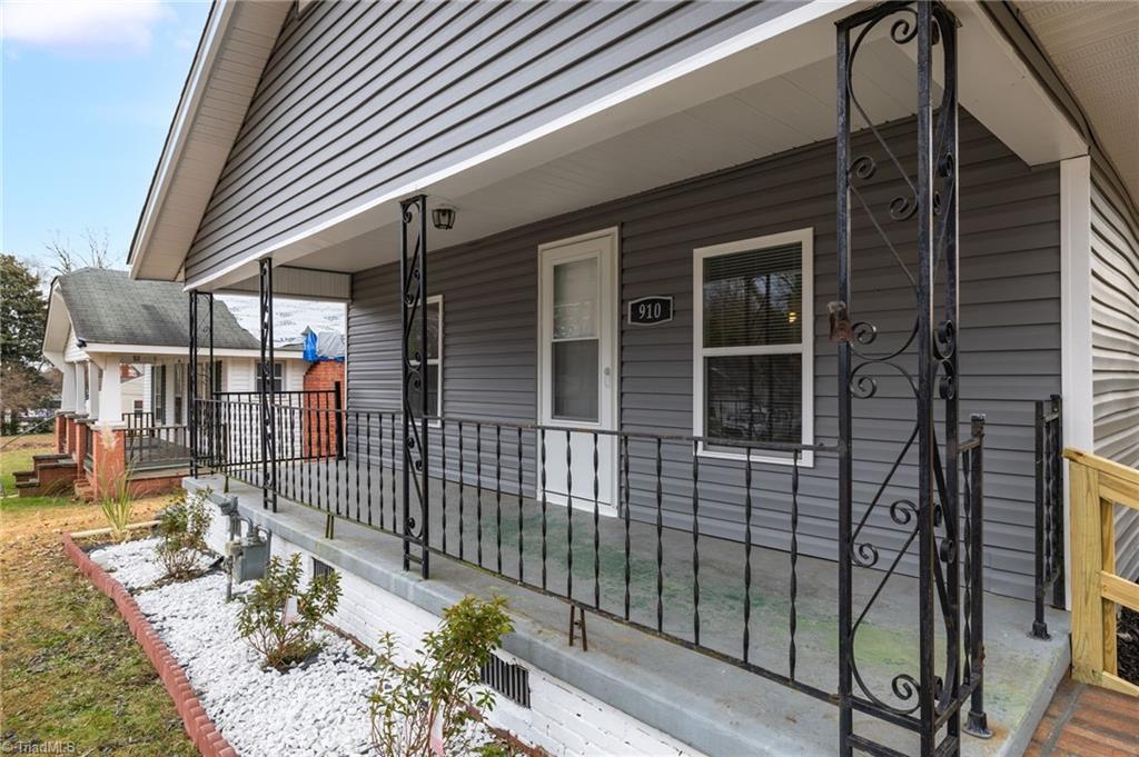 910 Charlotte Avenue High Point, NC 27262 - Photo 2 of 24